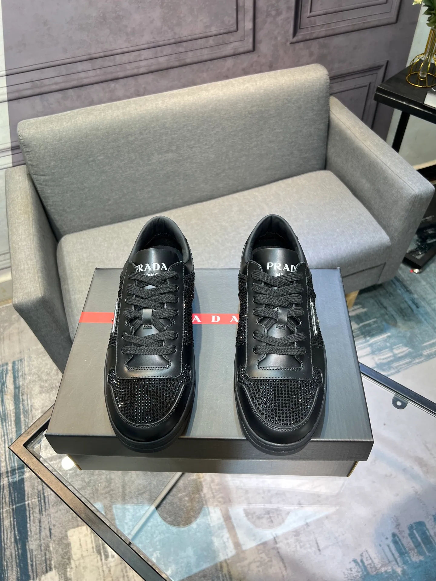 Men's shoes 💰660【PRADA】Prada ——High-end quality Original order ——Upper: 🔝Full calfskin, hot-drilling process, external seaming process of shoe collar, air-pressure brand logo on shoe body ——Inner lining: water-dyed cowhide ——Outsole: TPU molded outsole Super high quality control·Fine workmanship: highlighted (high-end·luxury·grade) -Size: 38-44 (45, 46, can be customized)
